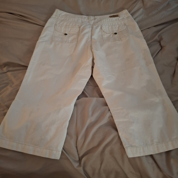 Hydraulic Women's Cream Capris Pants - Picture 5 of 10